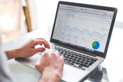 SEO em 2026 com análise de dados e desempenho em buscadores com inteligência artificial